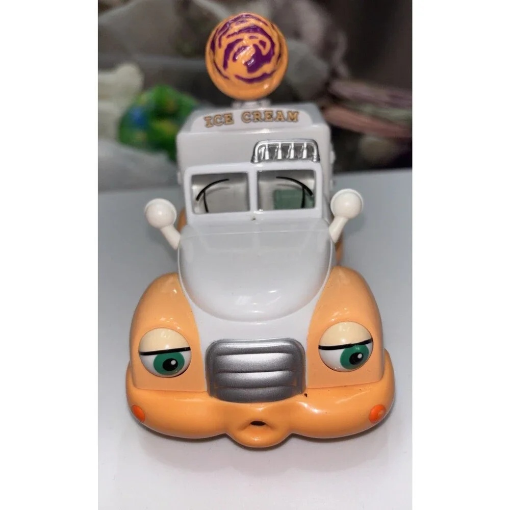 Chevron Summer Scoop 2003 Ice Cream Truck model 9934 Vintage